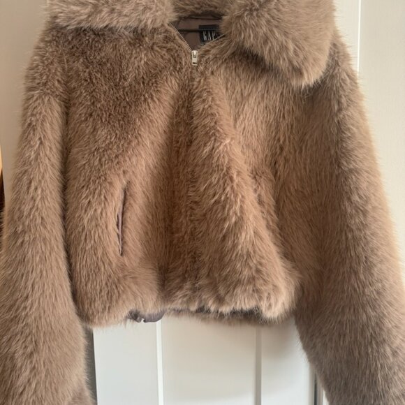 Gap Cropped Faux Fur Jacket - Picture 5 of 7